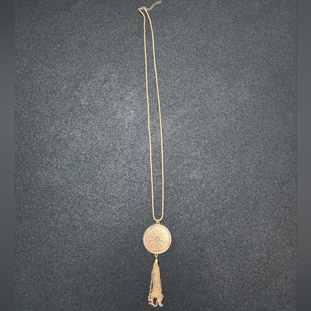 Gold tone pendant necklace